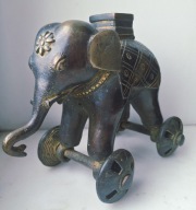 Słoń Ambawadi zdobiony detalami na 4 kółkach HINDUSKA ZABAWKA ŚWIĄTYNNA