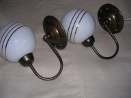 Kinkiety z mosiądzu spatynowane ze szklanymi kloszami Vintage