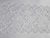 Koronka francuska elastyczna na tiulu biała szerokość 14cm