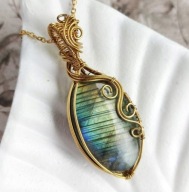 Naszyjnik z labradorytem, pozłacana biżuteria, stal, wisiorek z kamieniem