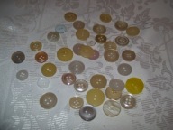 GUZIKI ŚREDNIE, BIAŁE I KREMOWE, RÓŻ. WIELK-38 SZT