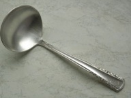 # Posrebrzana masywna chochelka do zupy #