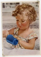 DZIECKO - DZIEWCZYNKA Z KUBKIEM