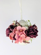 Jajko wielkanocne dekoracyjne z mechatego sznurka i kwiatów, rękodzieło