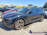 Ford Mustang Mach-E 2023 FORD MUSTANG MACH-E PREMIUM Elektryczny 346KM