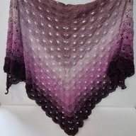 Chusta na szydełku w odcieniach fioletu