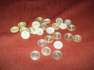 GUZIKI VINTAGE, ŚREDNIE,BIAŁE, PLASTIKOWE- 25 SZT.