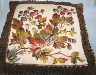 DEKORACYJNA PODUSZKA HAFT RĘCZNY GOBELINOWY 39 x 41 cm.