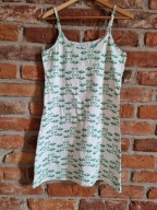 biała w zielone flamingi