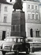 WARSZAWA 1965- POMNIK JANA KILIŃSKIEGO - SAMOCHÓD AWZ P-70