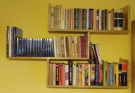 Wisząca półka z drewna sosnowego na książki, gry