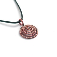 Antyczny wisiorek z miedzi, ręczna robota. Mały.