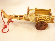 POWÓZ ZDOBIONY Z DREWNA 40 CM