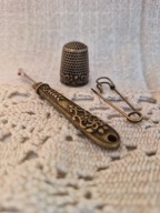 Zestaw krawiecki prujka naparstek agrafka styl vintage retro metalowe