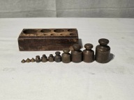 Stare odważniki mosiężne w drewniany etui 1g-20dkg