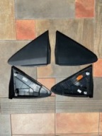 Yaris III trójkąt błotnika zaslepka L P idealna ze spinkami