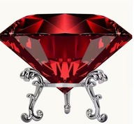 Czerwony kryształ dekoracyjny rubin kamień szlachetny diament redgem