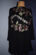 * RESERVED * PIĘKNA SUKIENKA CZARNA Z HAFTAMI_38