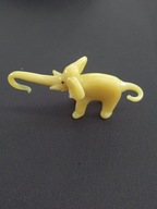Szklany słonik, ręczna robota, szkło uranowe 2,7cm, Jarosław Brychta (A55)