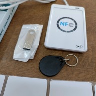 CZYTNIK ZBLIŻENIOWY KART NFC RFID BRELOKÓW ACR122U WIELOFUNKCYJNY Z USB