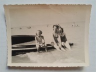 kobiety morze plaża kajak 40/50. (872b)