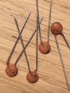 2x Kondensator ceramiczny 56 pF, K, 25 V