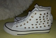 Białe trampki ze złotymi dzetami ćwiekami 37