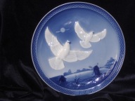 Hutschenreuther Talerz kolekcjonerski dekoracyjny obraz porcelanowy Gołębie