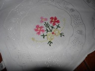 Obrus z kolorowym haftem krzyzykowym , kwiaty, dymka - 84 cm x 84 cm