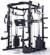 Power Rack z maszyną Smitha i stosami obciążników, prasą do nóg