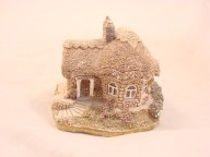 FIGURKA DOMEK NA WSI 7X8X7 cm