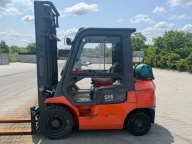 wózek widłowy TOYOTA 7FGF25 LPG 2.5T 4.0m kabina przesuw 9800mtg 2002'