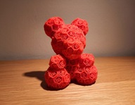 Czerwony miś z róż – idealny prezent na Walentynki