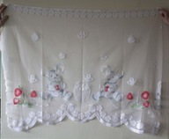 Firanka dziecięca KRÓLICZKI Z TRUSKAWKAMI