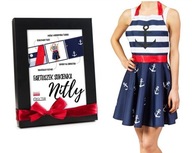 Elegancki fartuszek z marynarskim wzorem, wyglądający jak sukienka.