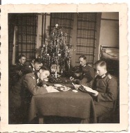 WEHRMACHT TRZECIA RZESZA -zdjęcie -ŻOŁNIERZE -mały format CHOINKA