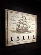Wieszak uchwyt na klucze z grawerowanym krajobrazem "Statek na morzu"