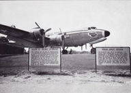 SAMOLOT - DOUGLAS C-54 - NIEMCY - BERLIN - LOTNISKO WOJSKOWE TEMPELHOF