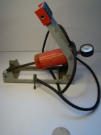 POMPKA SAMOCHODOWA NOŻNA Z MANOMETREM