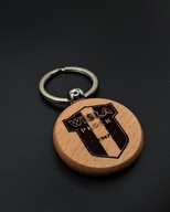 Drewniany brelok Wisła Płock – grawer z logo, prezent dla kibica