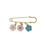 Broszka z kolorowymi kwiatami wiśni