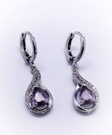 Eleganckie kolczyki kolor srebrny fioletowe krople w ażurowej oprawie