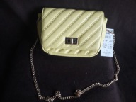 Torebka żółta damska pikowana ze złotym łańcuchem