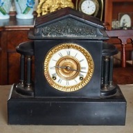 Stary zegar kominkowy.