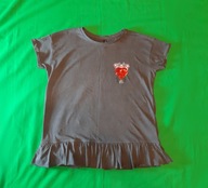 Szara bluzka Moodo z serduszkiem i falbaną u dołu