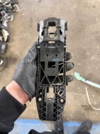 GOLF VI SEAT LEON FABIA PODSTAWA MOCOWANIE KLAMKI DRZWI TYŁ 5N0839885H OE