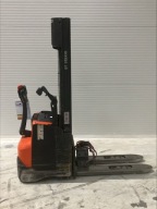 Wózek paletowy z masztem elektryczny Toyota SWE120L