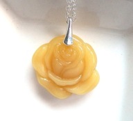 Żółty jadeit kamień szczęścia, wisiorek róża na łańcuszku
