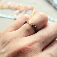 Pierścionek N°31 | Granat, perła, Ag