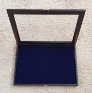 Drewniana witryna na różne kolekcje, odznaczenia, medale, piny, naszywki